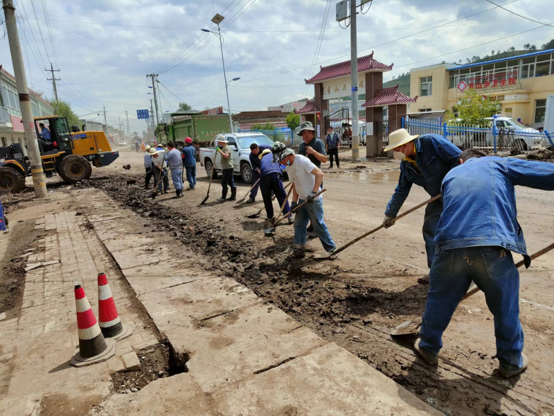 情系家鄉(xiāng)為人民 抗洪救災(zāi)勇?lián)?dāng)&mdash;&mdash;物產(chǎn)工投公司黨員干部、團(tuán)員青年奔赴災(zāi)區(qū)第一線搶險(xiǎn)救災(zāi)