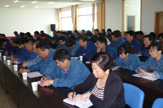 青海物產(chǎn)工業(yè)投資有限公司、青海長(zhǎng)春炭素有限公司召開貫徹省第十二次黨代會(huì)精神學(xué)習(xí)傳