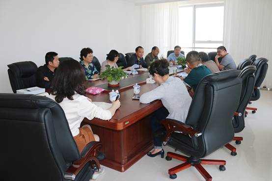 省商務(wù)廳副廳長朱小青協(xié)同西寧海關(guān)、省檢驗檢疫局一行深入企業(yè)就保稅物流中心封關(guān)運營