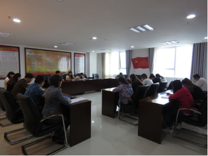 領(lǐng)會(huì)精神實(shí)質(zhì)，迅速掀起學(xué)習(xí)宣傳貫徹團(tuán)的十八大精神熱潮